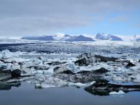 In der Ferne erstreckt sich der Vatnajökull hinter dem Jökulsárlón